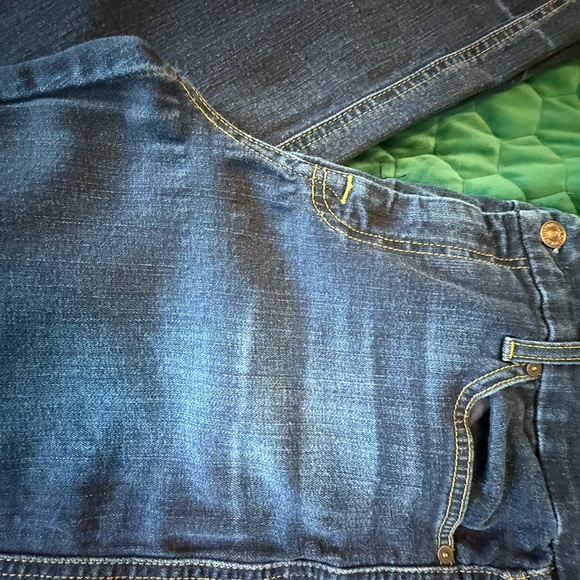 Authentic 7FAM A pocket women’s jeans, size 33 inch waist and 35 inch inseam. - Picture 8 of 9